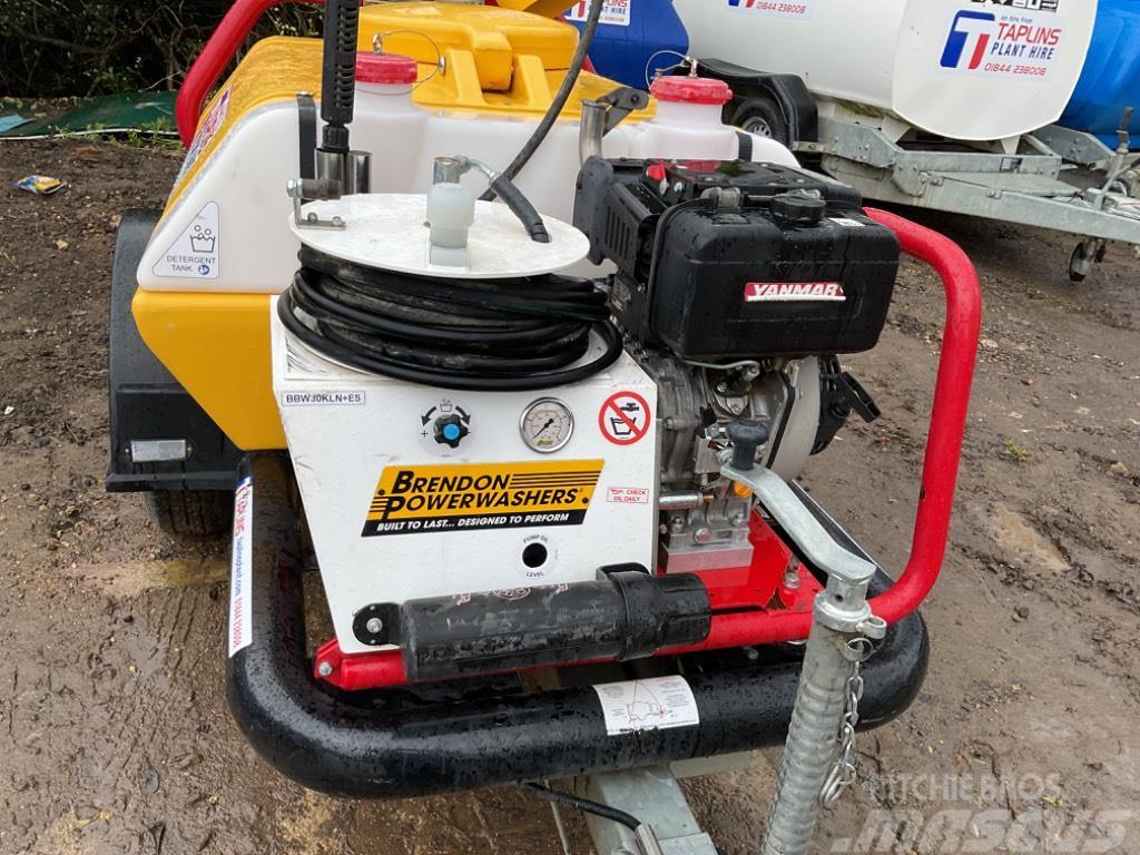 Western HIGHWAY WASHER BOWSER C/W DUST CANNON High pressure washers