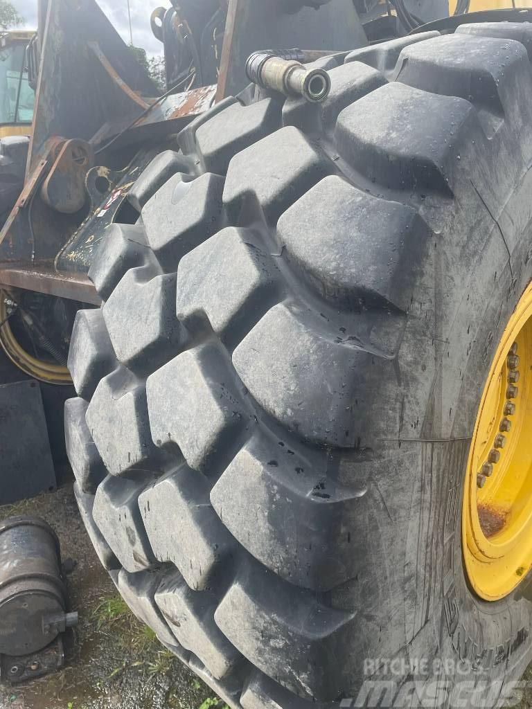  WA 500-6 Felgen und Reifen Tyres, wheels and rims