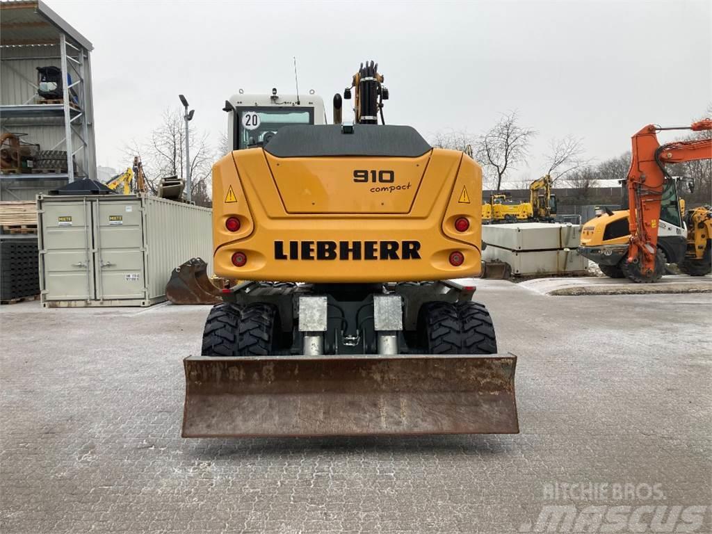 Liebherr A910 Compact Wheeled excavators
