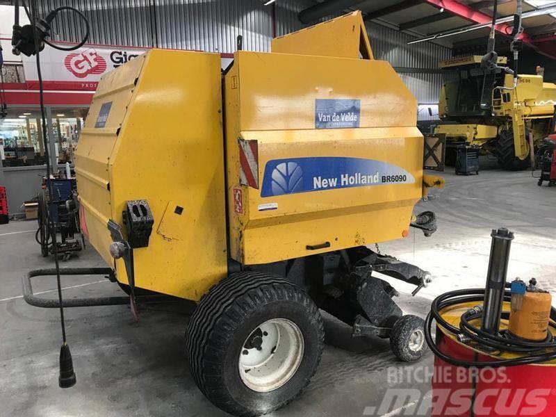 New Holland BR6090 Square balers