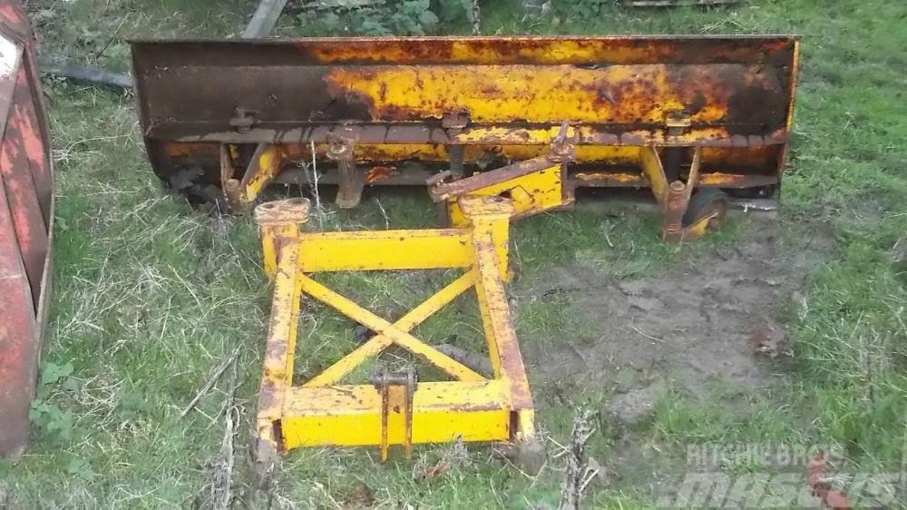  BUNCE 7 FT SNOW PLOUGH BLADE Other components