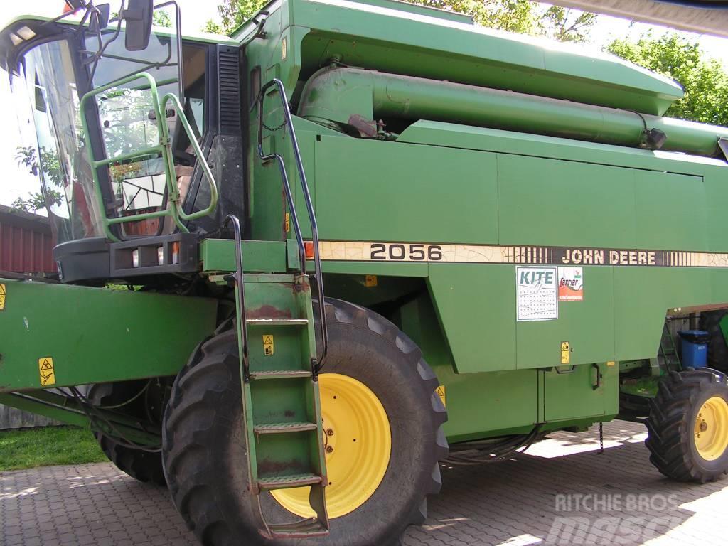 John Deere 2056 Combine harvesters