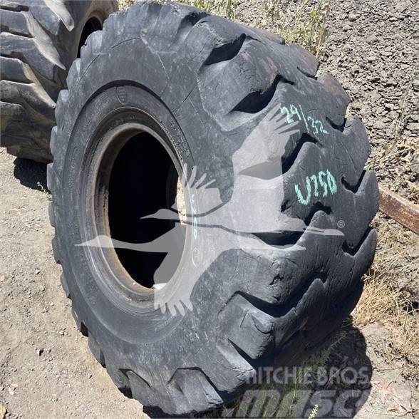 Firestone 23.5x25 Tyres, wheels and rims