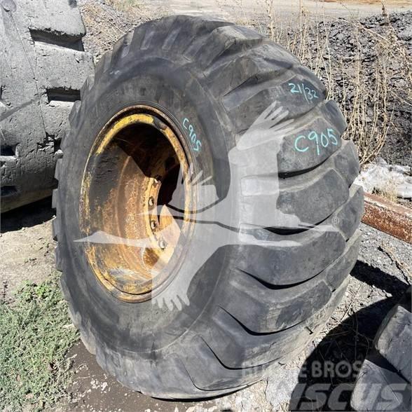  GENERAL 20.5x25 Tyres, wheels and rims
