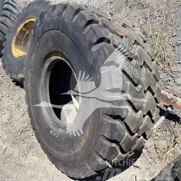 Titan 23.5R25 Tyres, wheels and rims
