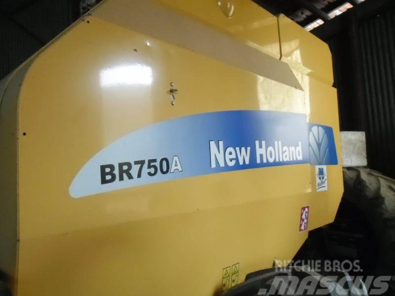New Holland BR 750A Round balers