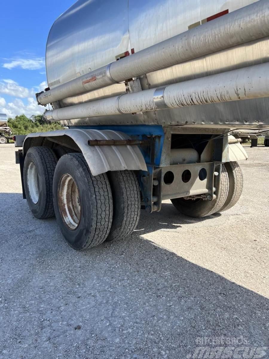 Fruehauf 6500 GALLON - STAINLESS - CONICAL Tanker trailers