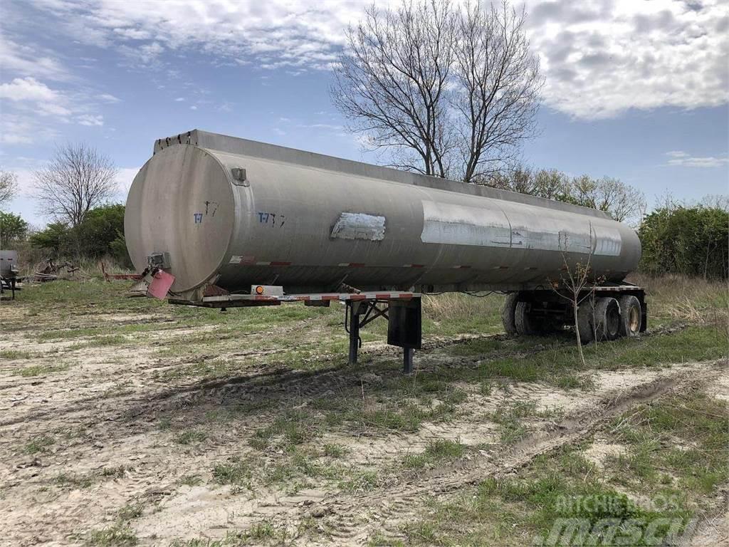 Heil 9000 GALLON SINGLE COMP REAR DISCHARGE Tanker trailers