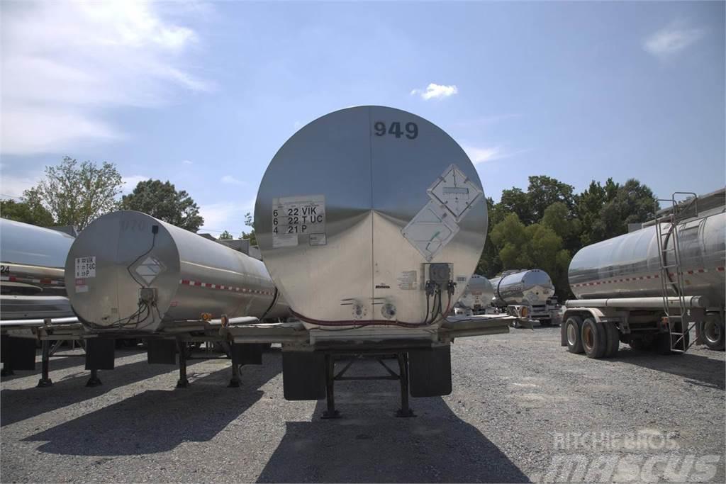 Polar MC 307 | 7000 GAL STAINLESS| CENTER DISCHARGE Tanker trailers