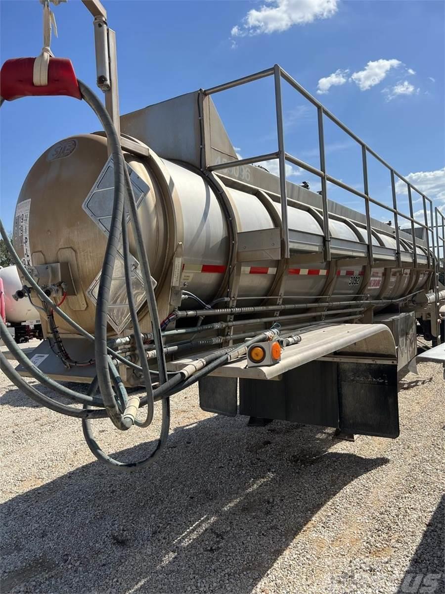  STE DOT 407 SS | 4000 GAL STAINLESS| WITH PUMP | A Tanker trailers
