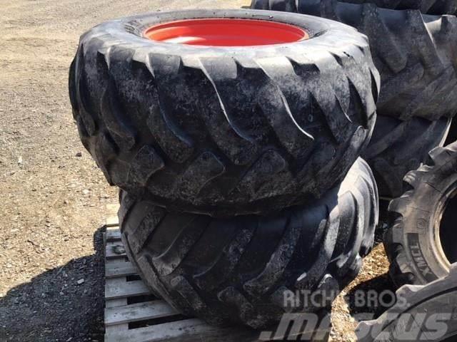  MISCELLANEOUS TYRES (PAIR) Other agricultural machines