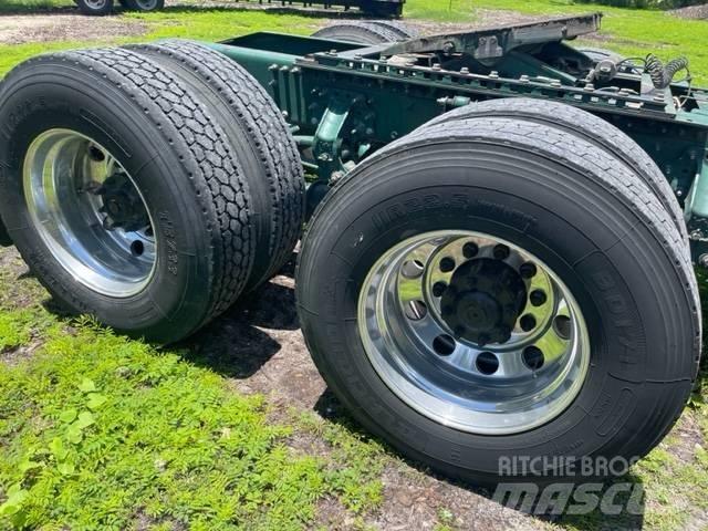 Mack CXU613 Pinnacle Truck Tractor Units