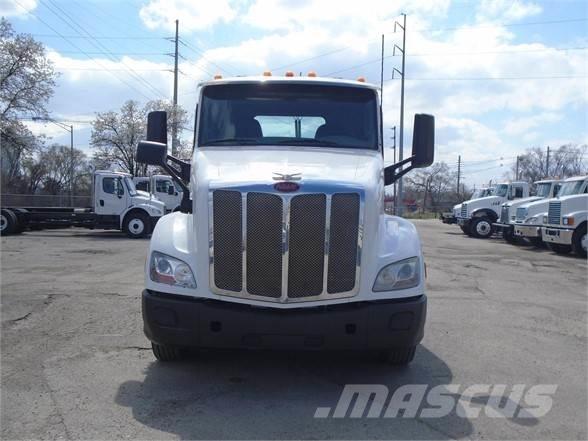 Peterbilt 579 Truck Tractor Units