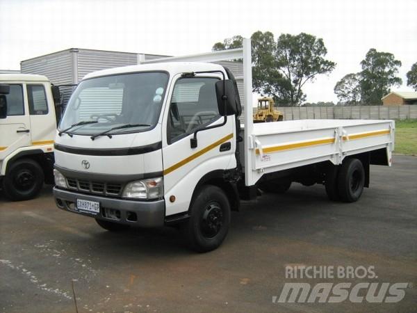 Toyota Dyna 7145 Flatbed/Dropside trucks
