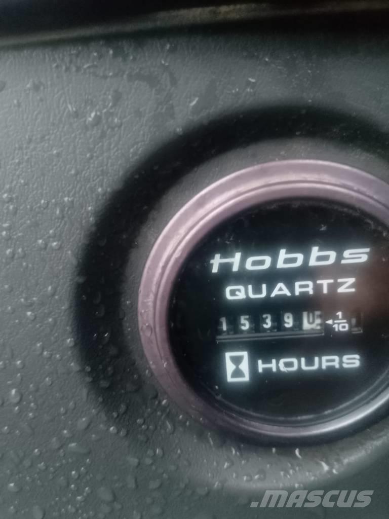 Hyundai 140W-7A Wheeled excavators