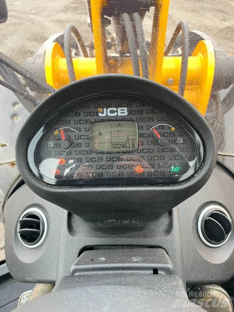 JCB 409 Farming telehandlers