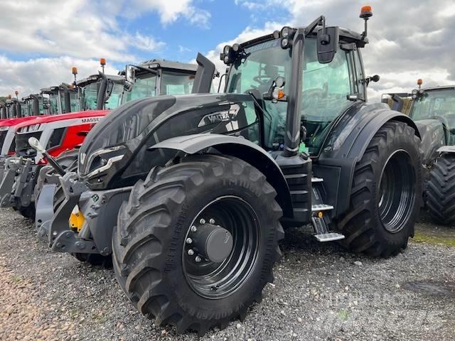 Valtra T215A Tractors