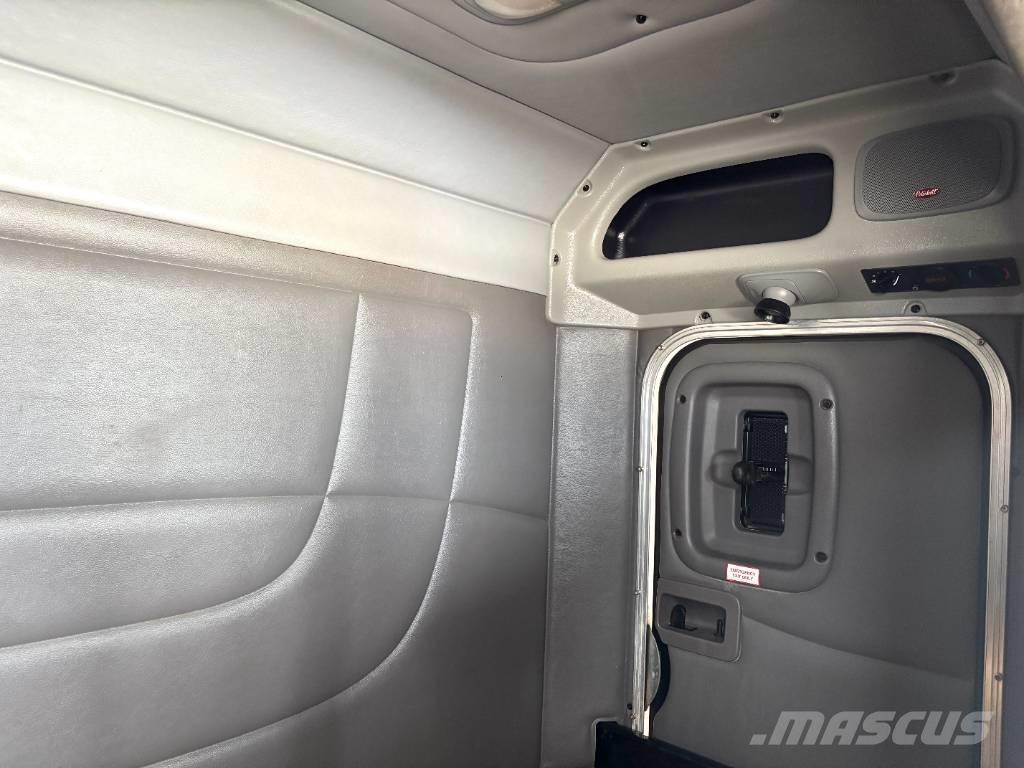 Peterbilt 389 Truck Tractor Units