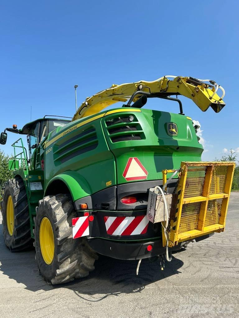 John Deere 8300i Self-propelled foragers