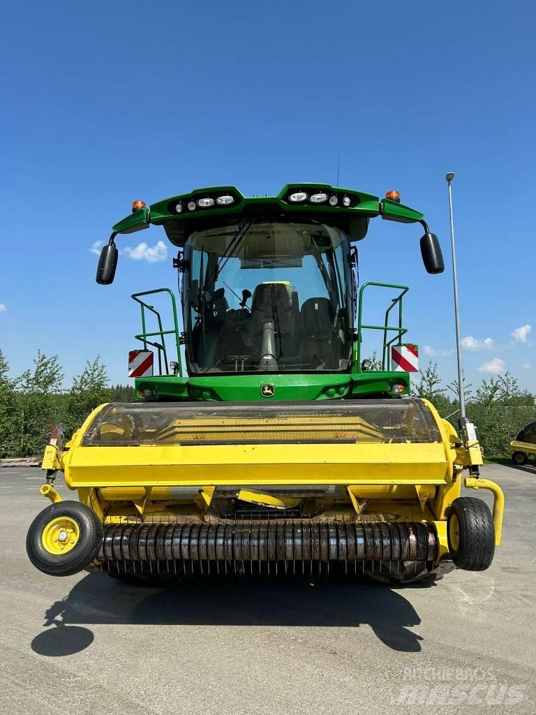 John Deere 8300i Self-propelled foragers