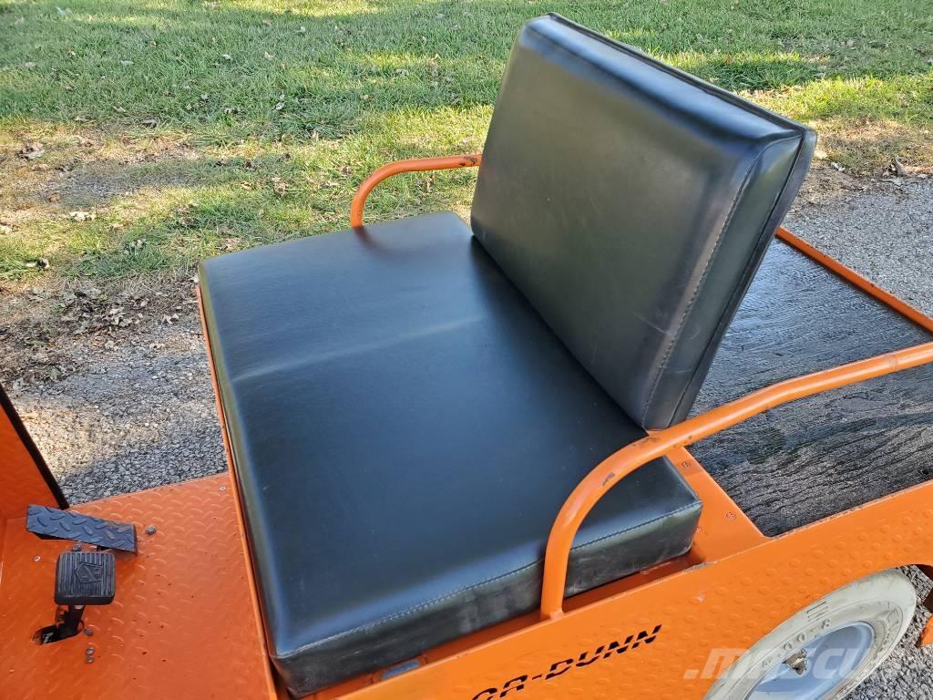 Taylor-Dunn SS536 Towing truck