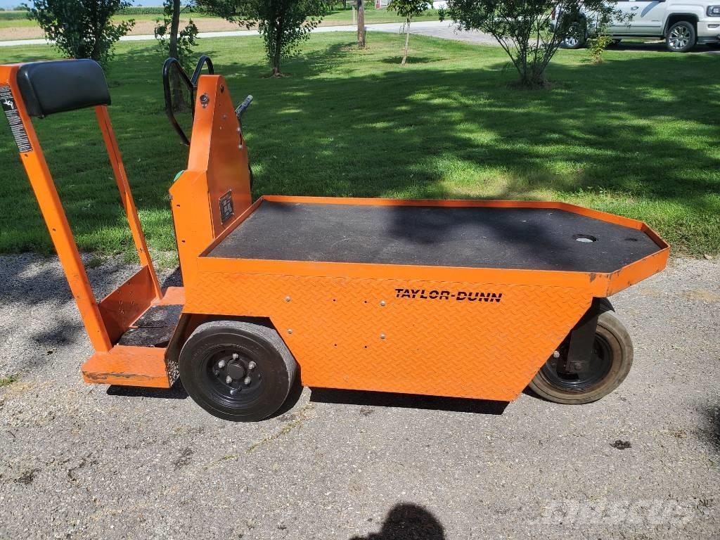 Taylor-Dunn SC100 Towing truck