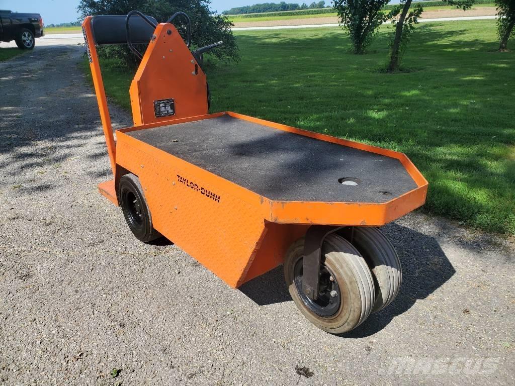 Taylor-Dunn SC100 Towing truck