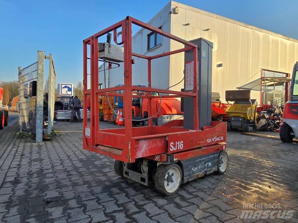 SkyJack SJ 16 Vertical mast lifts
