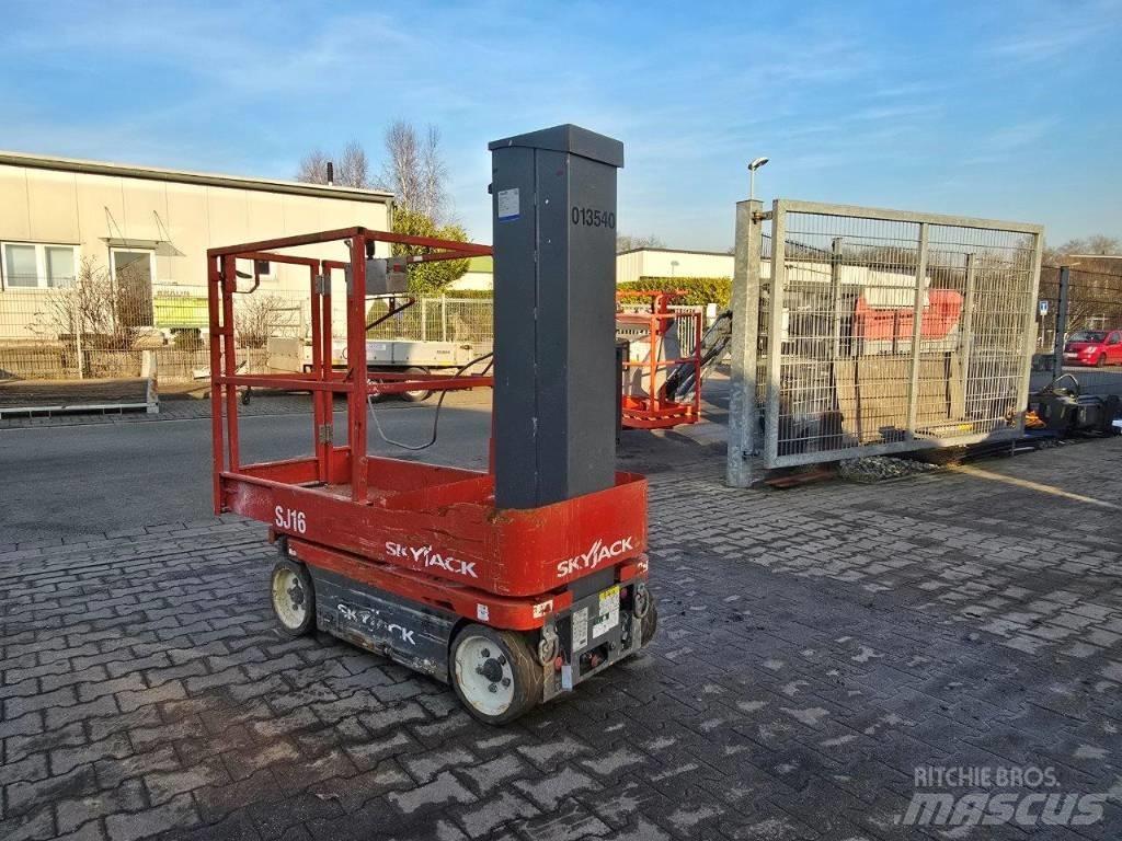 SkyJack SJ 16 Vertical mast lifts
