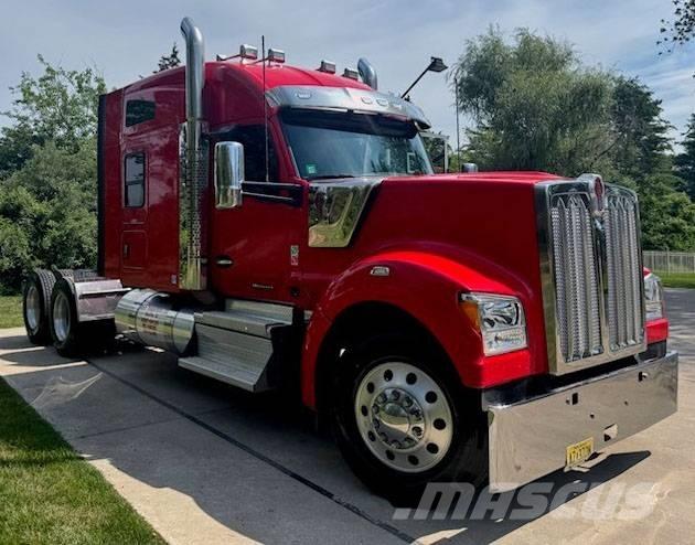 Kenworth W 990 Truck Tractor Units