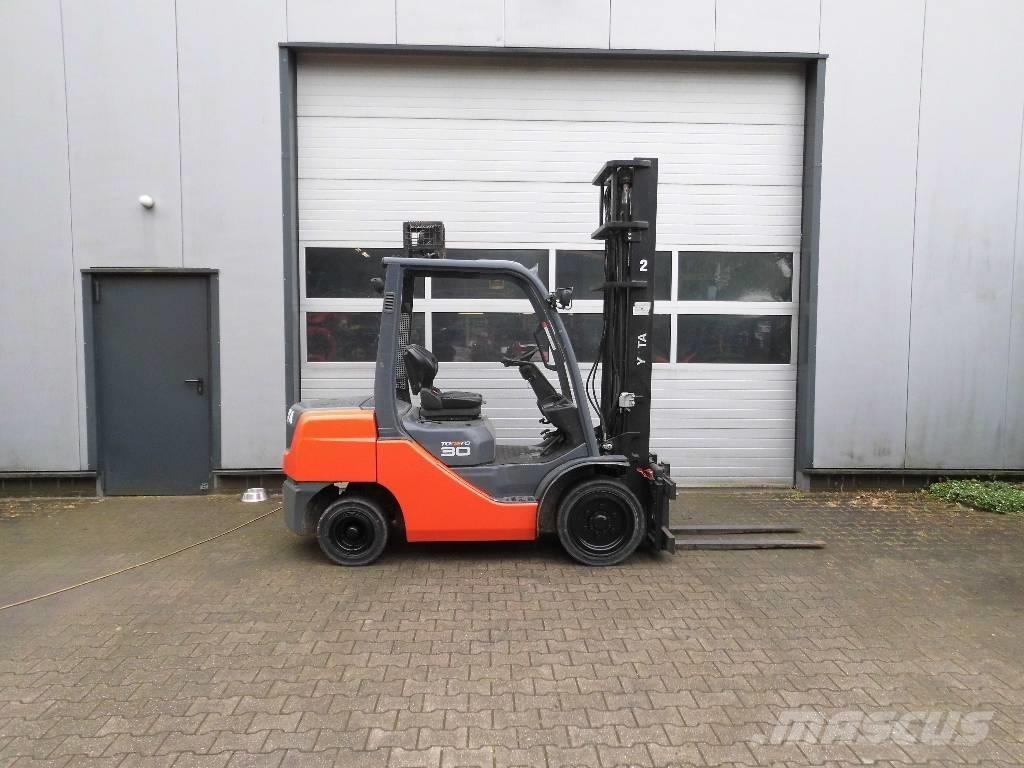 Toyota 02-8 FD 30 Diesel trucks