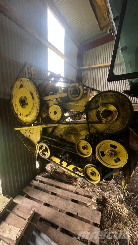 New Holland 8050 Combine harvesters