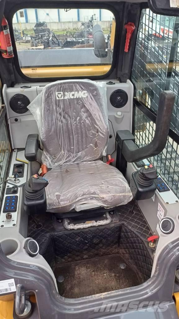 XCMG XC7-TV12 Crawler FEL's