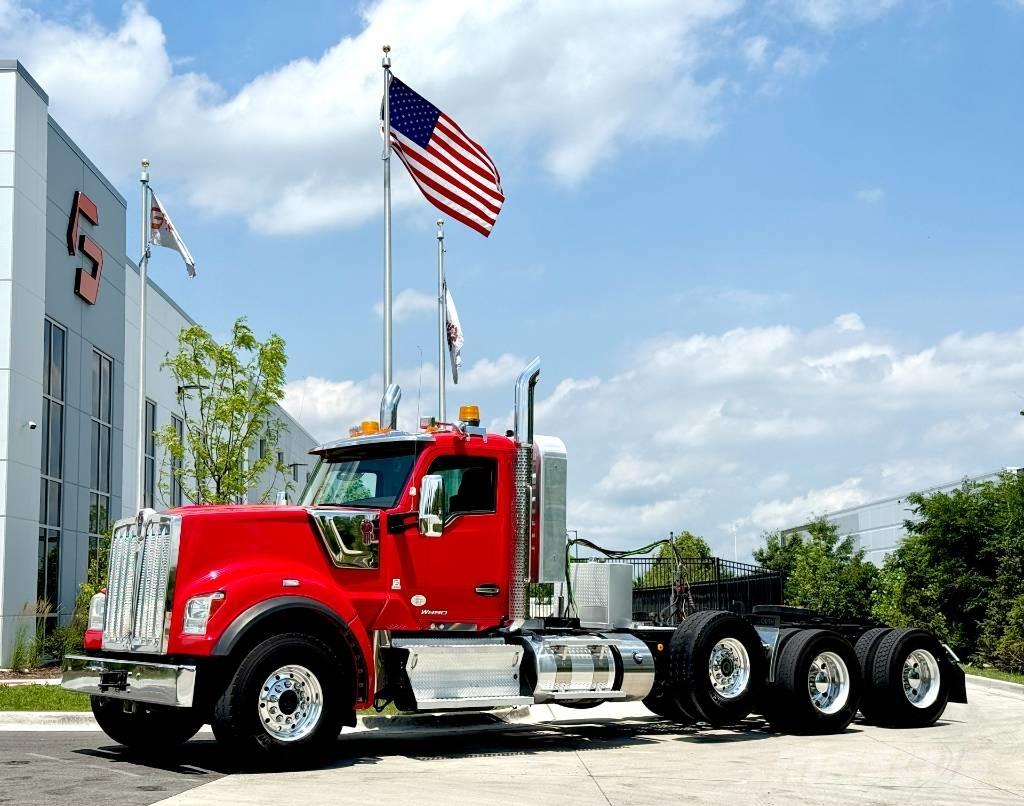 Kenworth W 990 Truck Tractor Units
