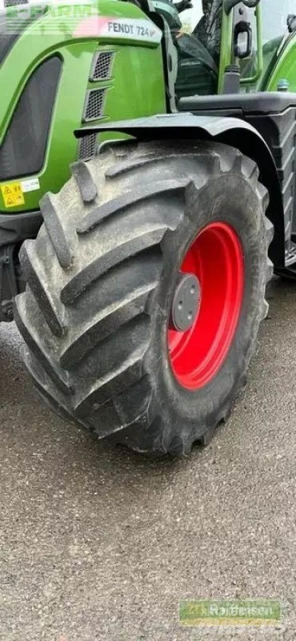 Fendt 724 vario Tractors