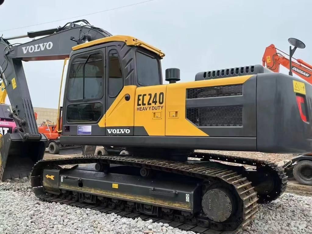 Volvo EC 240 Crawler excavators