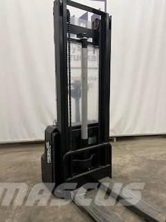 Hangcha CDD12 Pedestrian stacker