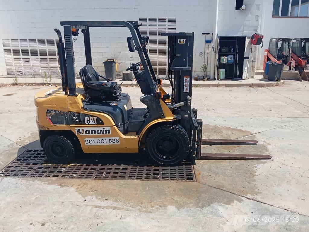 CAT DP 30 NT Diesel trucks