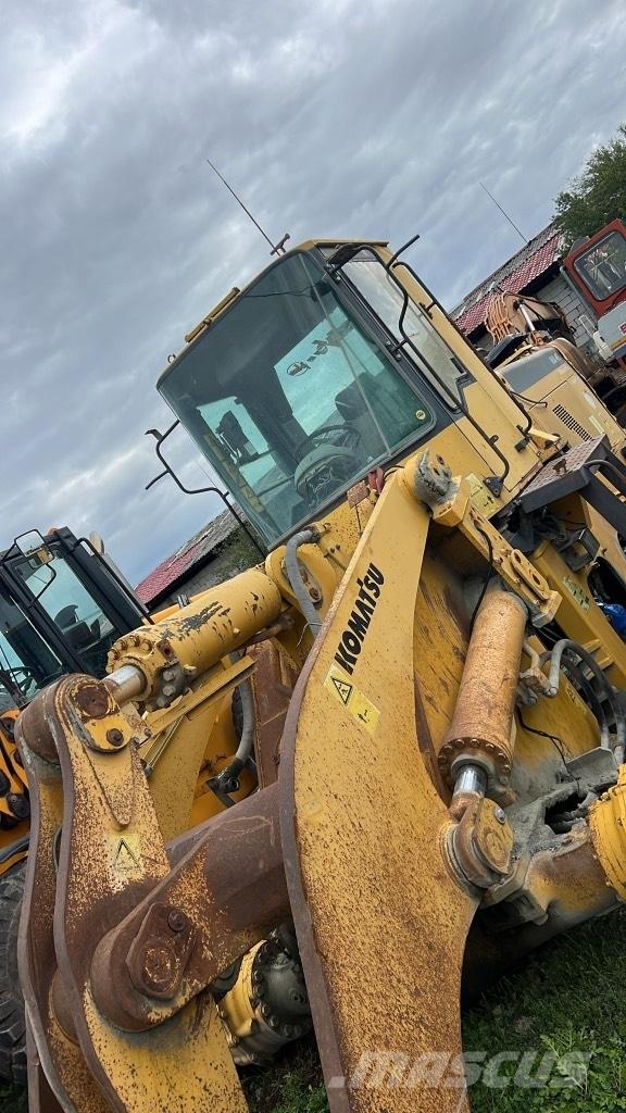 Komatsu WA 470-3H Booms and arms