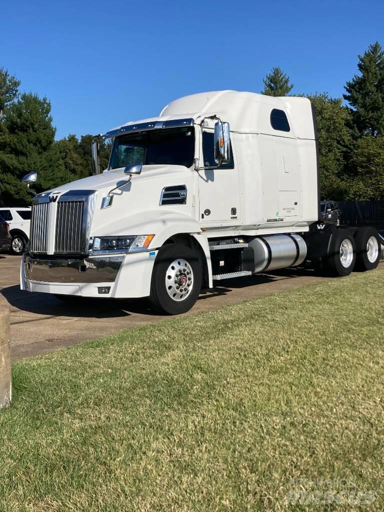 Western Star 5700 XE Truck Tractor Units