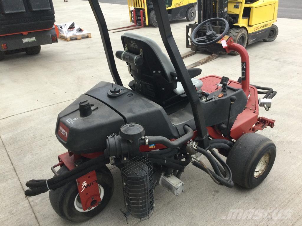 Toro 3250D Riding mowers