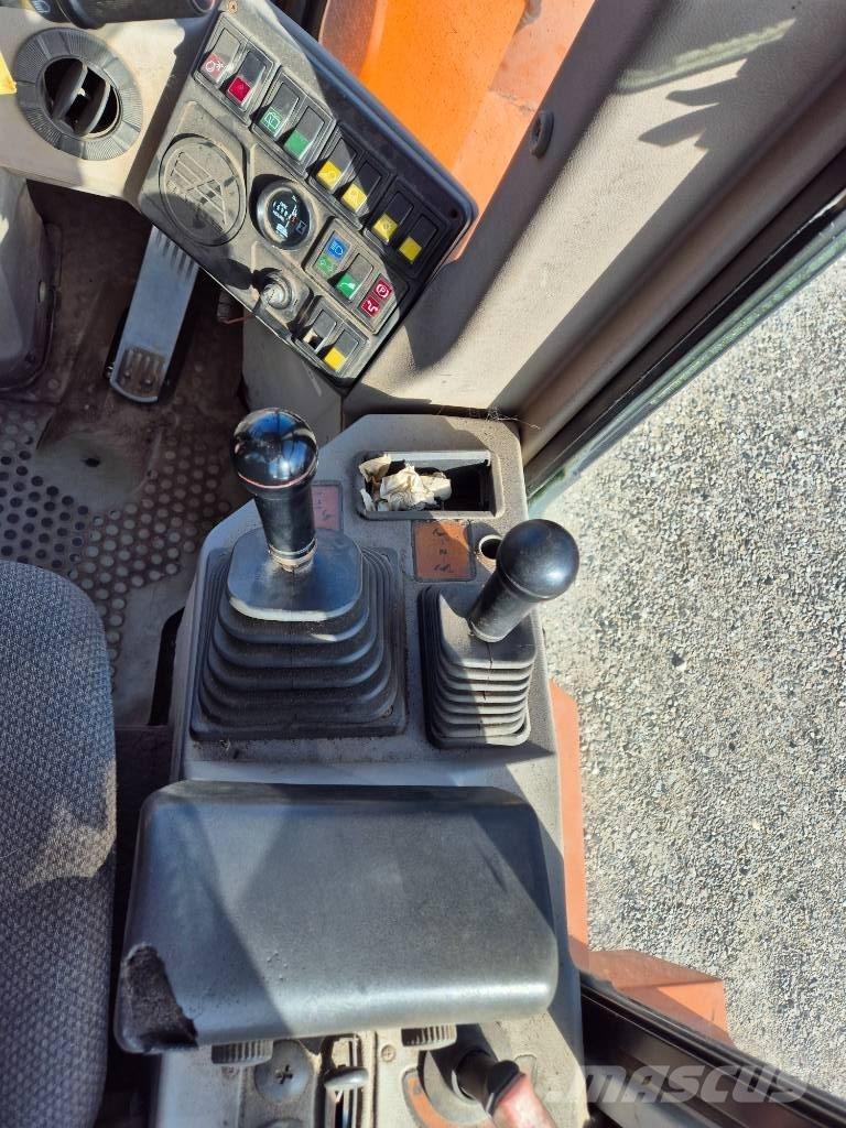 Hitachi FR 130 Wheel loaders