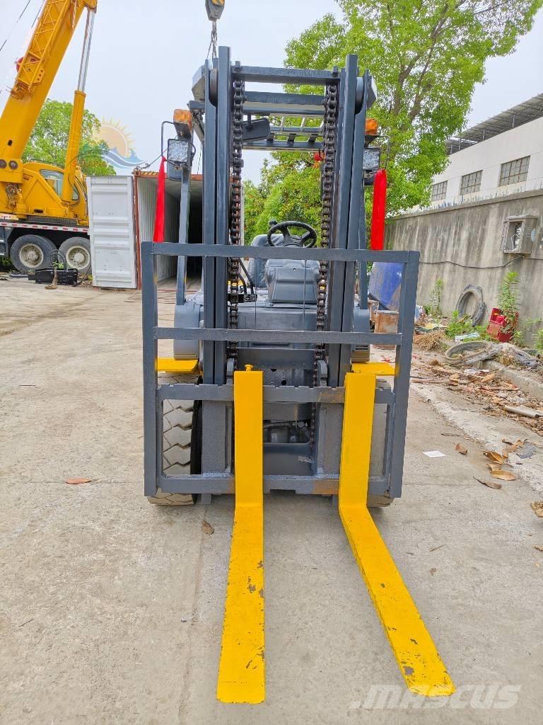 Komatsu FD 30 Diesel trucks