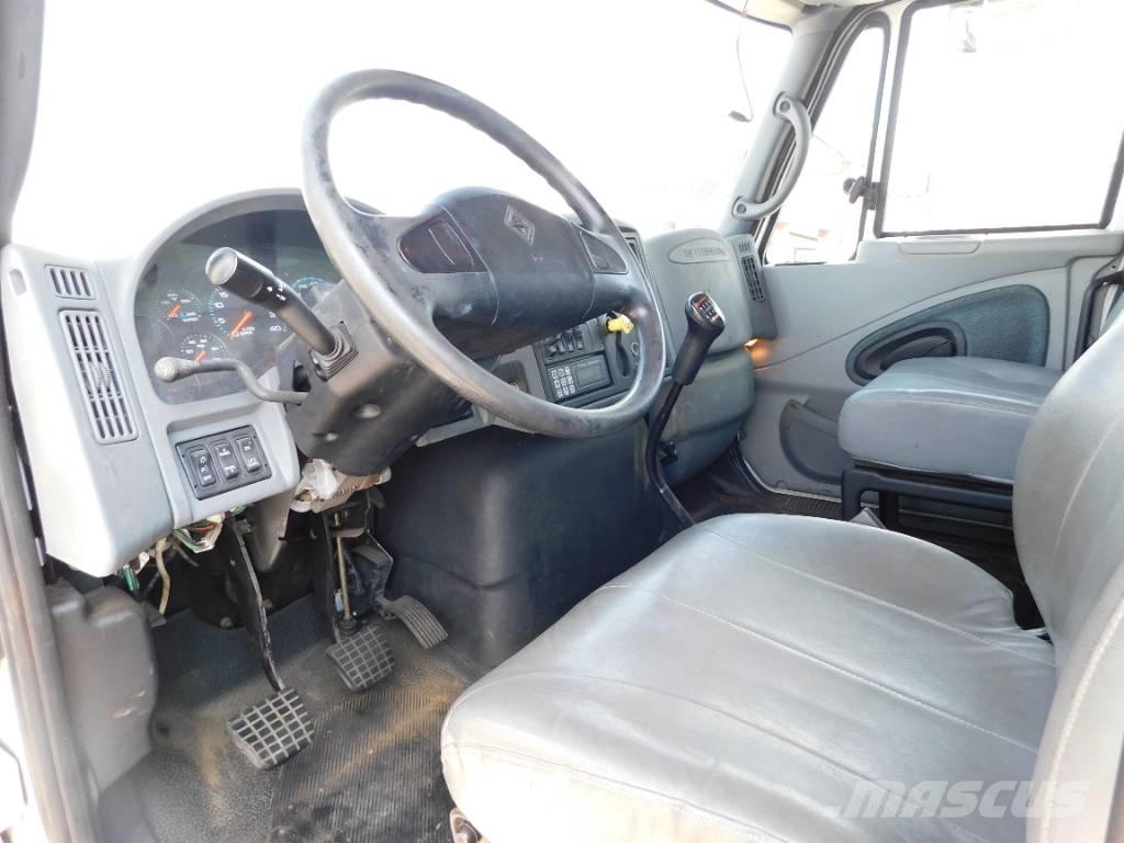 International 4400 Containerframe/Skiploader trucks