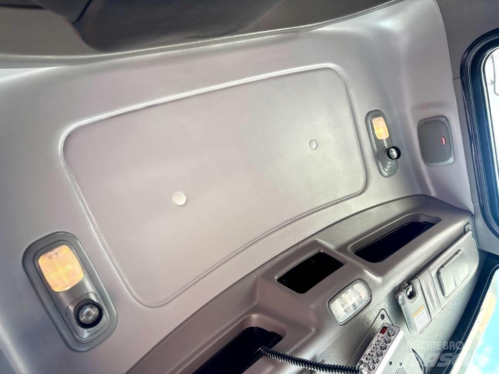 Peterbilt 389 Truck Tractor Units
