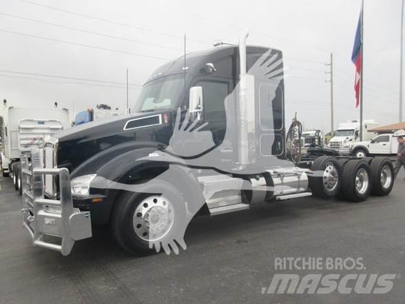 Kenworth T880 Truck Tractor Units