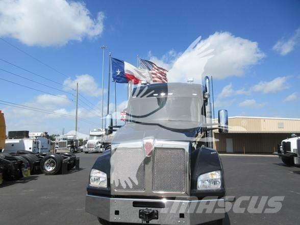Kenworth T880 Truck Tractor Units