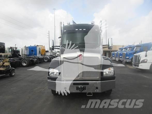 Kenworth T880 Truck Tractor Units