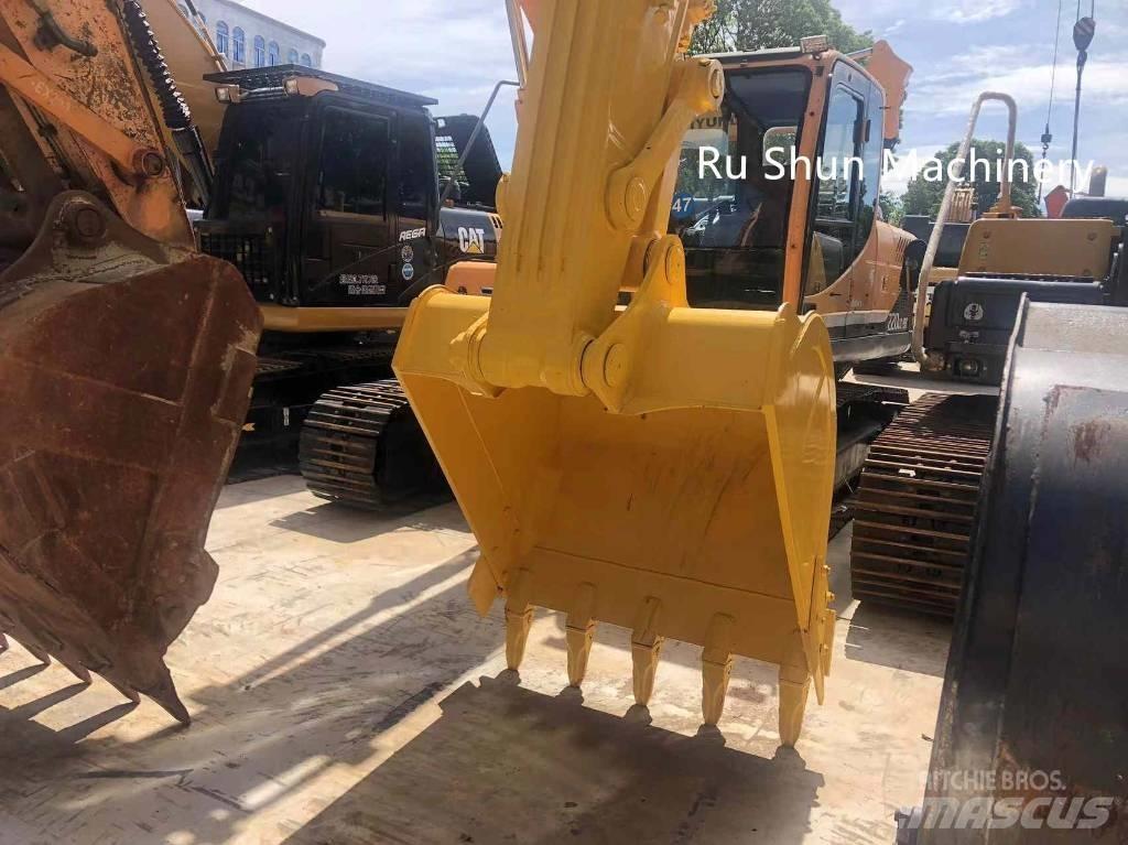 Komatsu PC 220-8 Crawler excavators