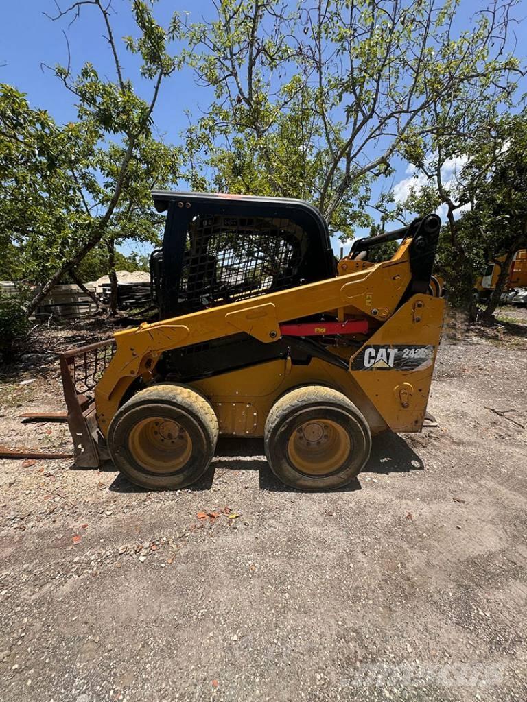 CAT 242 D Skid steer loaders